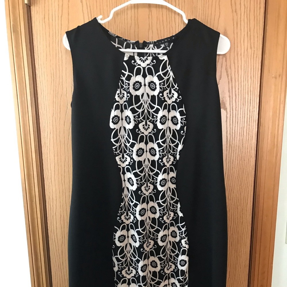 Black white figure flattering dress. 1x